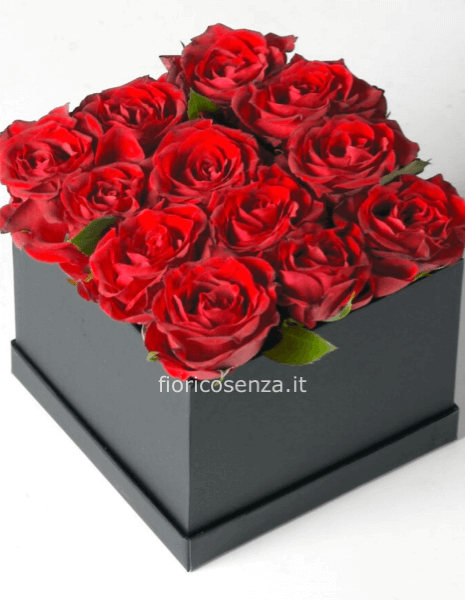 Scatola con rose rosse